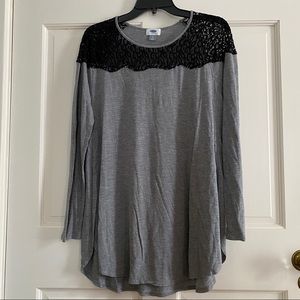 Old Navy Black Lace Yoke + shoulders Grey long sleeve T w side slits